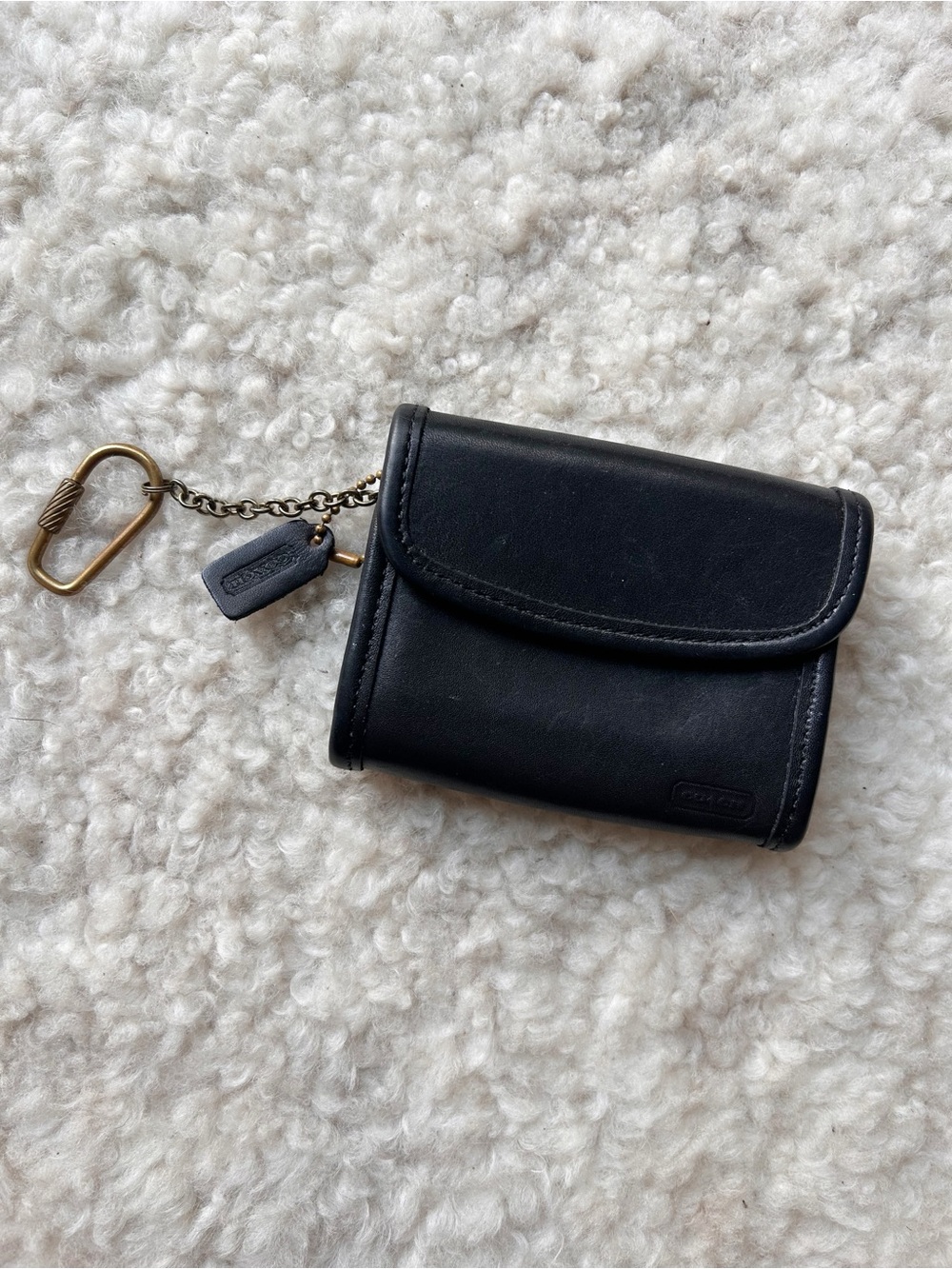 Vintage Coach Black Leather Multifunction Wallet attached mini hang tag key clip